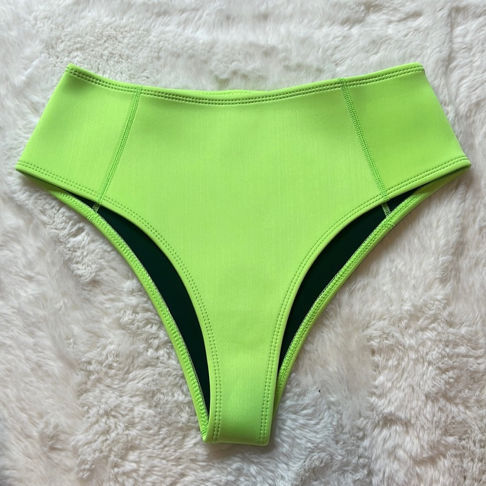 Hoaka swimwear high waisted bottoms - SIZE: XS